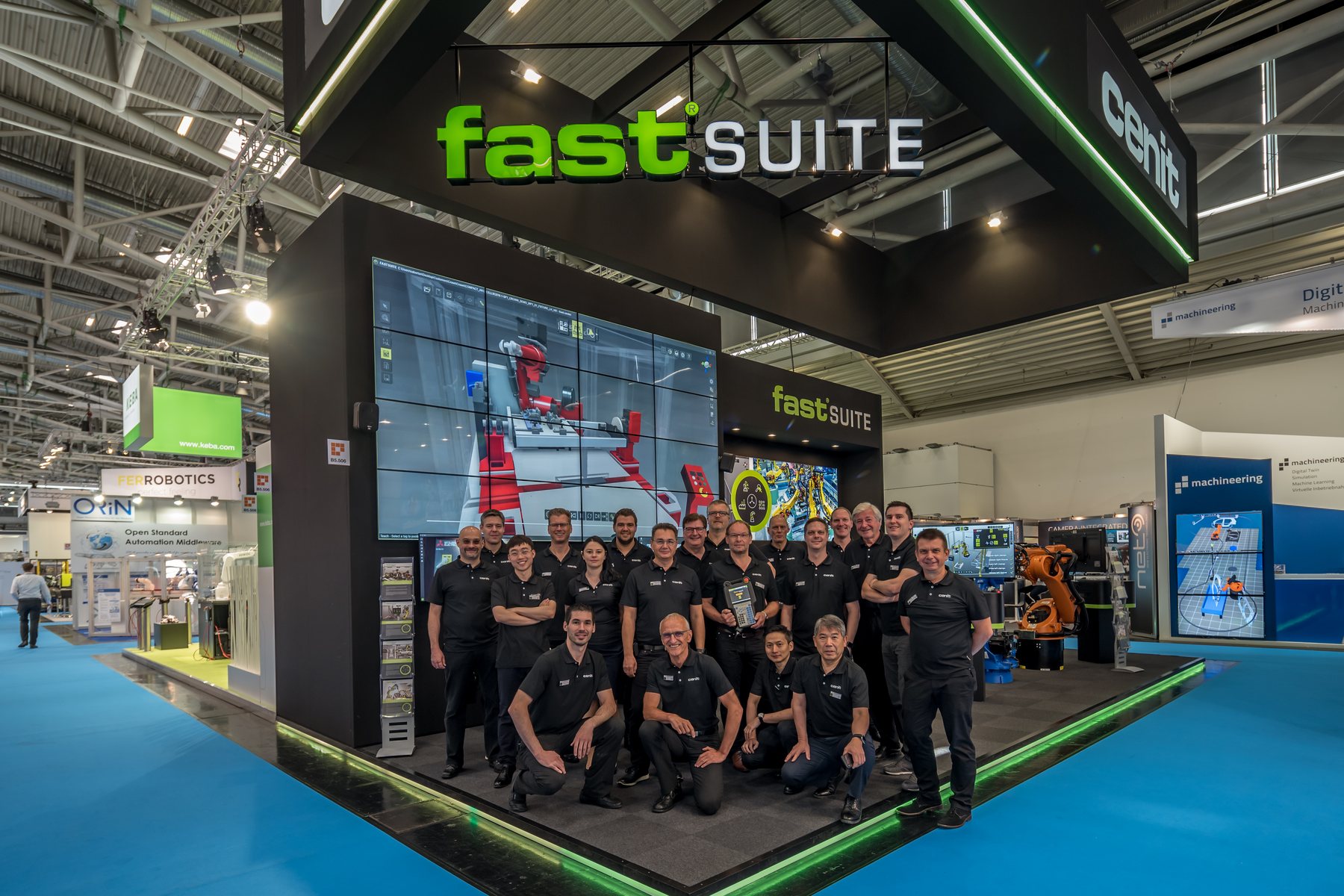 CENIT FASTSUITE 团队在展会展台合影